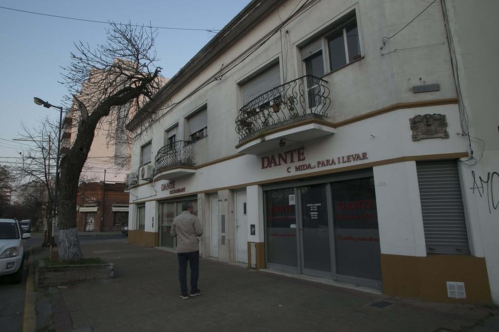 Le dispararon a una caja fuerte y huyeron con 30 mil pesos de la registradora de un restaurante