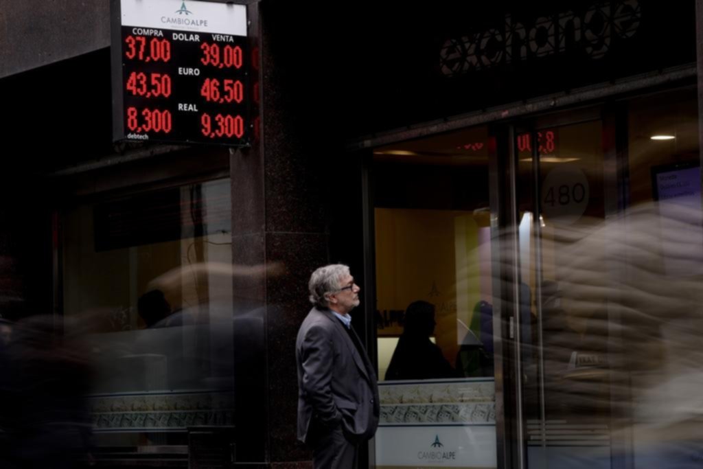 El dólar bajó por tercer día consecutivo y cerró en la franja minorista a $38,71