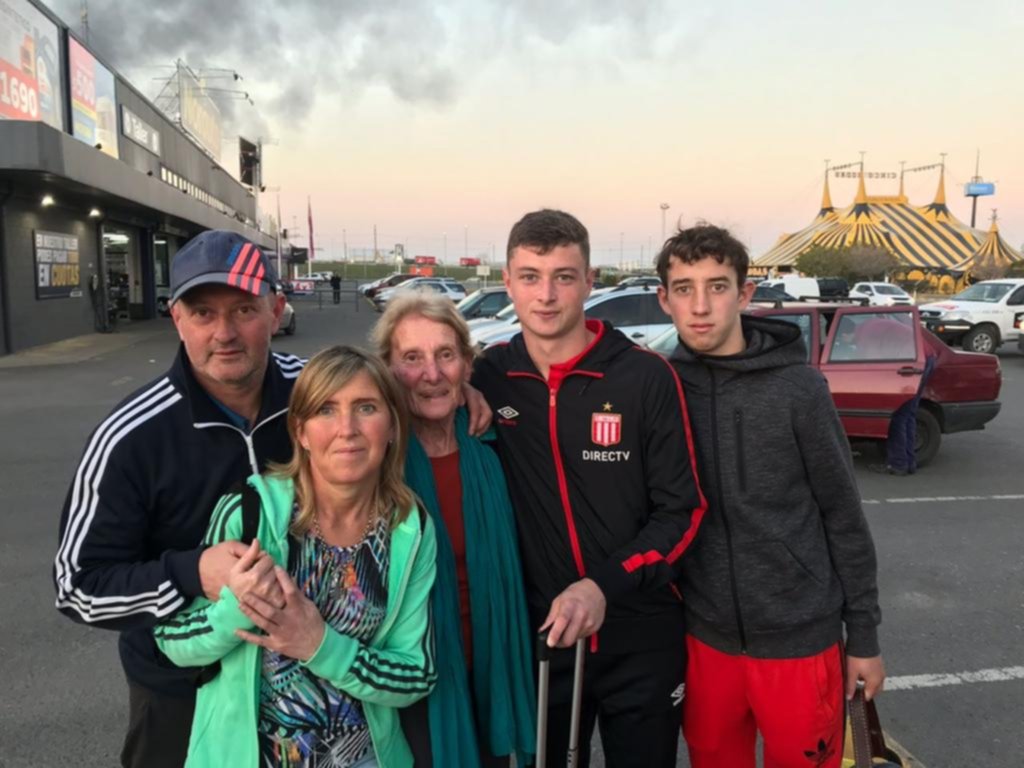 Lo marcan de cerca: la familia de Pellegrini estuvo presente en Sarandí