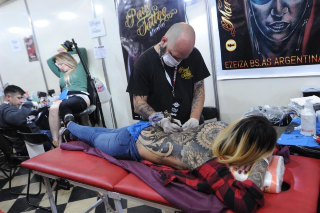 Impreso en la piel: los tatuajes más grandes marcan tendencia entre los fanáticos de la tinta