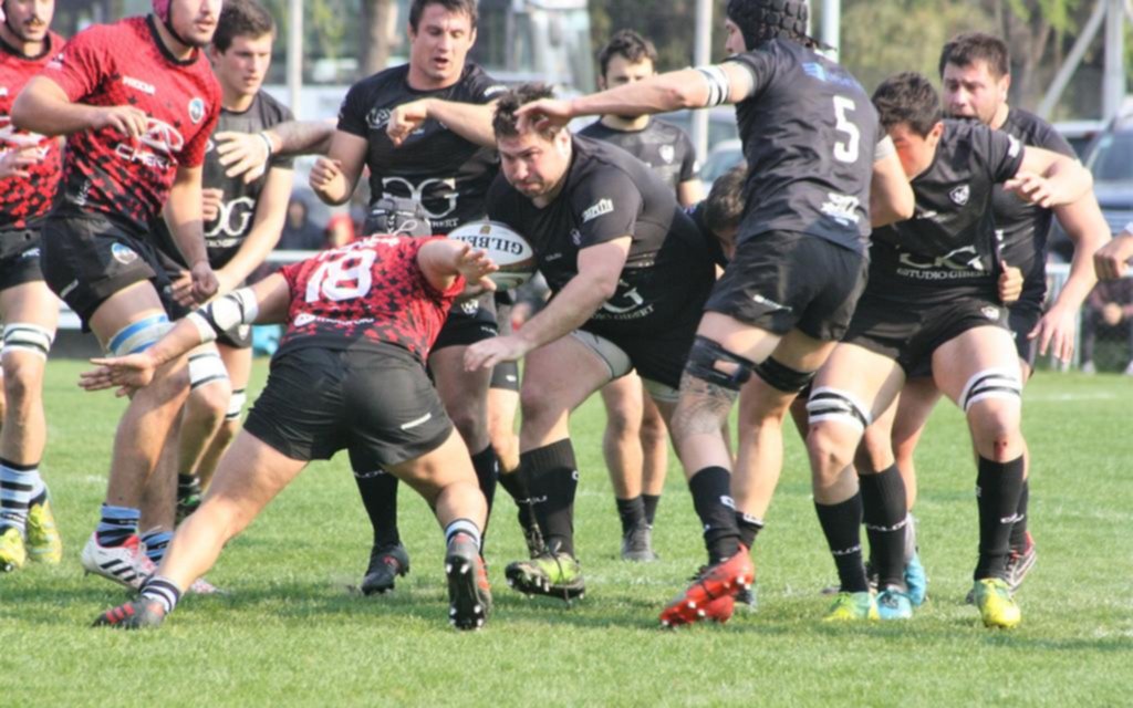 Universitario logró un triunfo clave ante Liceo Naval y sueña con dar pelea hasta el final