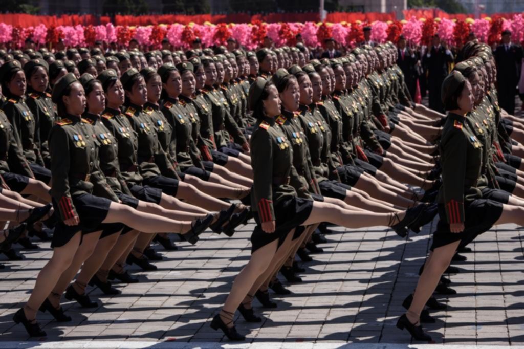 Desfile militar sin misiles en Norcorea