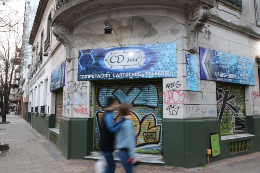 Investigan ataque a un comercio de electrónica en la esquina de 11 y 58