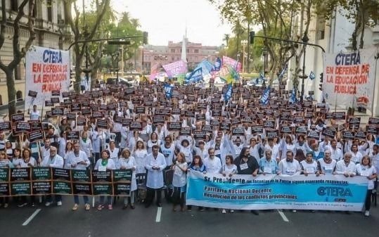 Semana corta en las escuelas por paros y el Día del Maestro