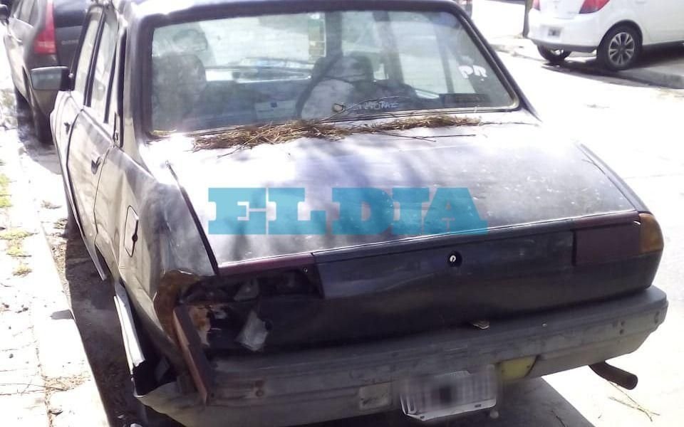 Quejas vecinales por autos abandonados en la Región