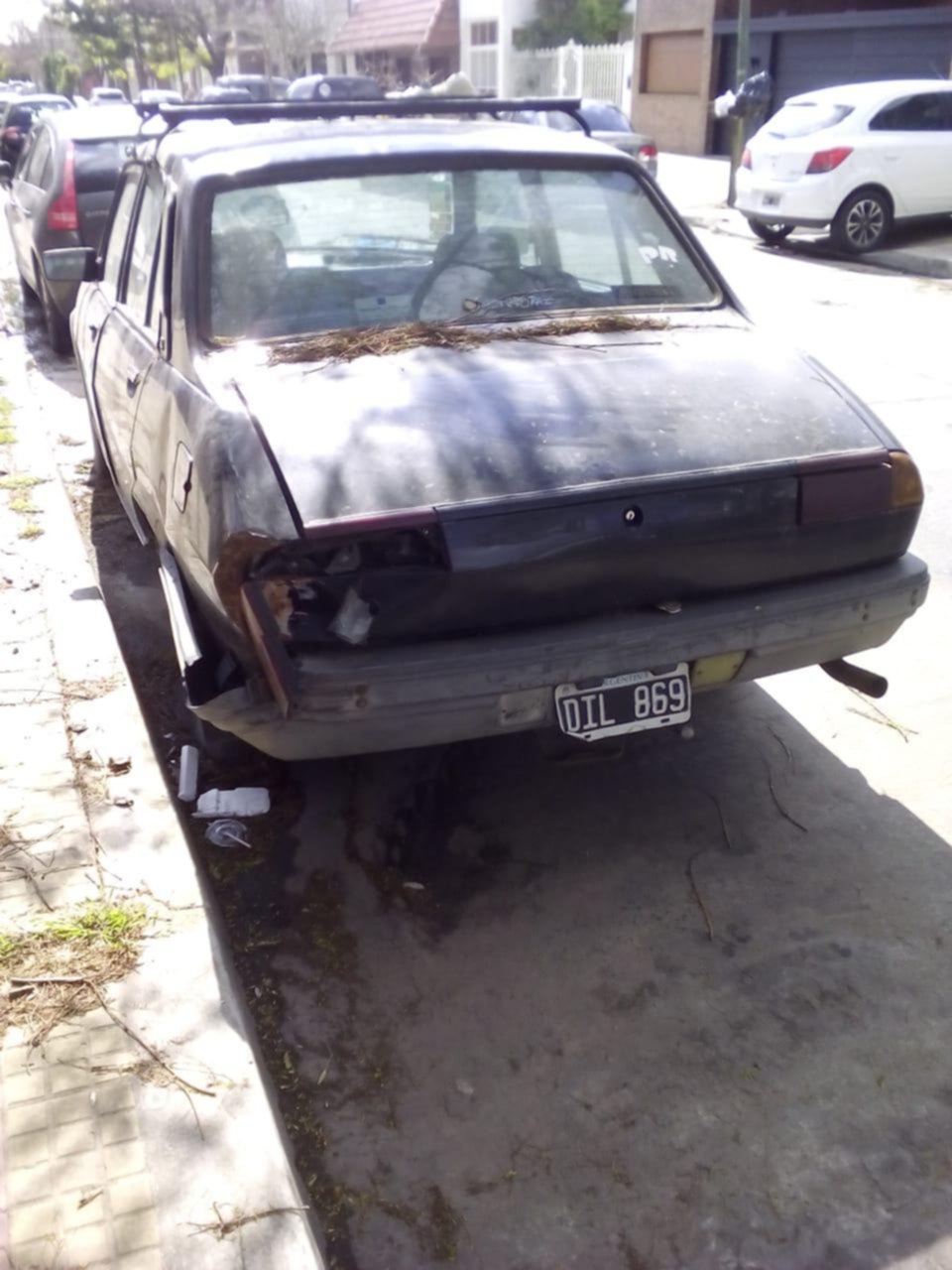 Quejas por autos quemados y abandonados en la Ciudad