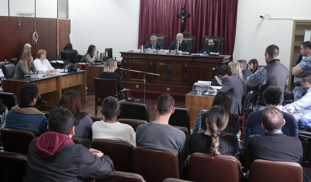 La novia dijo que el médico asesinado se resistió al asalto y le salvó la vida