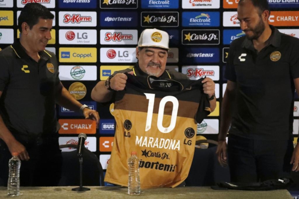 Maradona fue presentado en Dorados de México, con el que debutará el próximo lunes