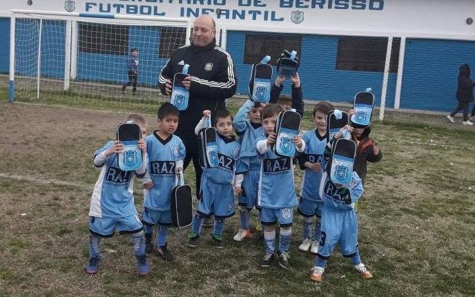 Festejaron el Día del Niño en la cancha del club Universitario