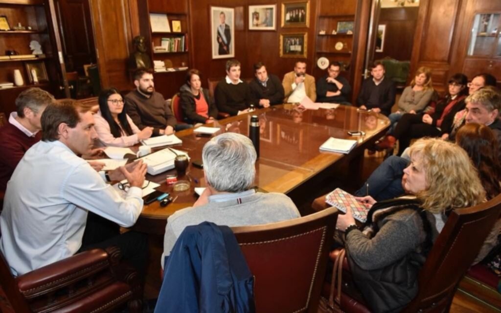 Por la situación social, Garro convocó a una mesa de diálogo con políticos y dirigentes sociales