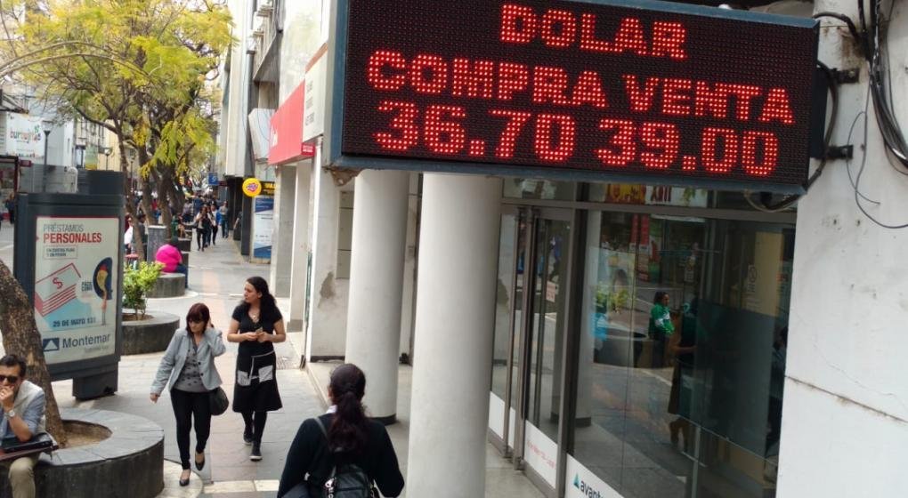 El Central no intervino en el mercado cambiario y el dólar superó los 39 pesos