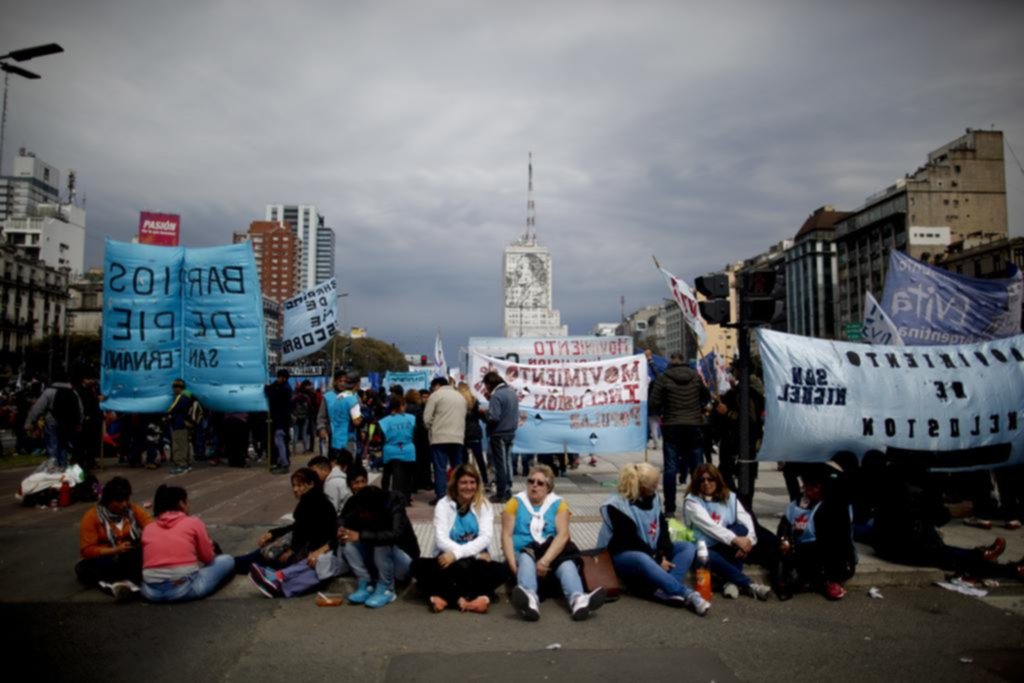 Movimientos sociales y sindicatos protestaron en el centro porteño