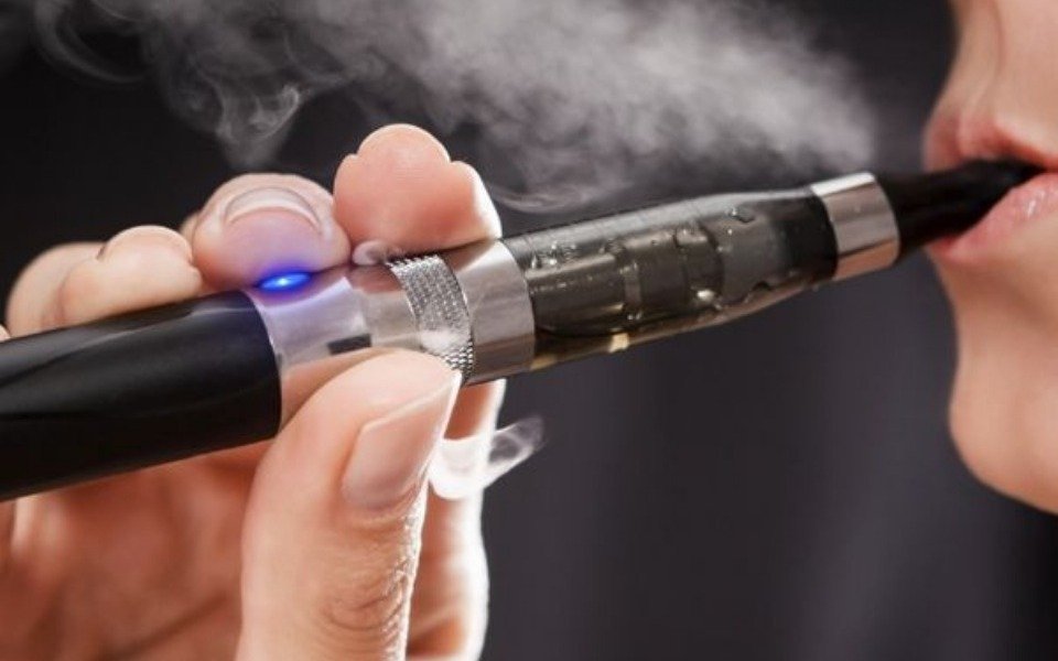 Afirman que el cigarrillo electrónico ya es una "epidemia" en adolescentes