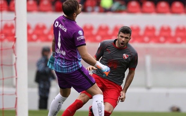 El Rojo le ganó al Sabalero