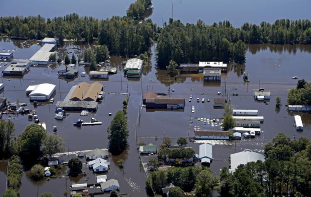 El huracán Florence descarga un sinfín de lluvias “épicas” y deja al menos nueve muertos