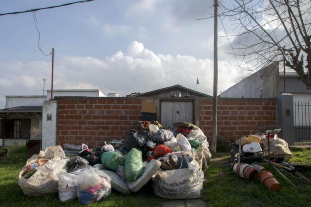 Un acumulador de basura moviliza a vecinos de un barrio de Ringuelet