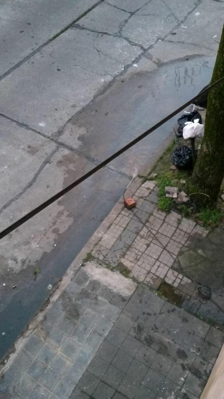 Reclamos por un enorme desborde cloacal en Tolosa