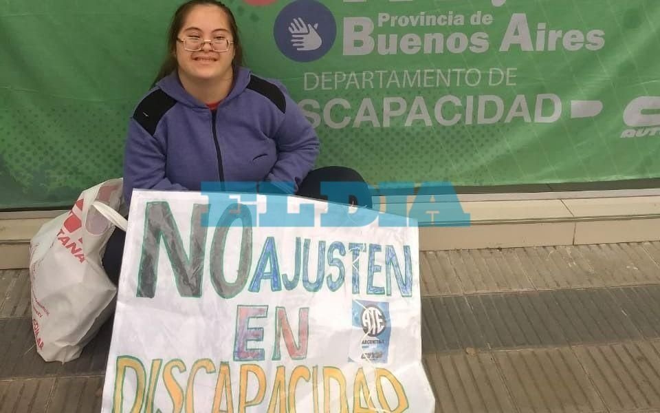 Protesta en la Ciudad contra el ajuste a pensiones por discapacidad