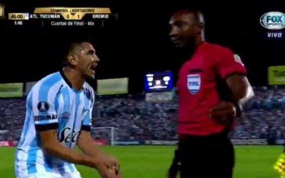 Jugador de Atlético Tucumán explotó de furia: "El VAR es una m..."
