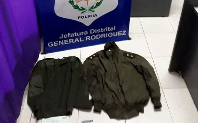 Con uniformes del Ejército Argentino fueron detenidos dos narcos peruanos