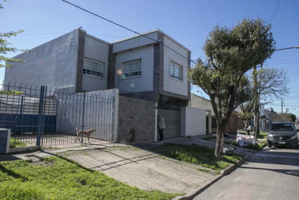 Dos familias platenses se despertaron del peor modo y sufrieron violentos asaltos en sus viviendas