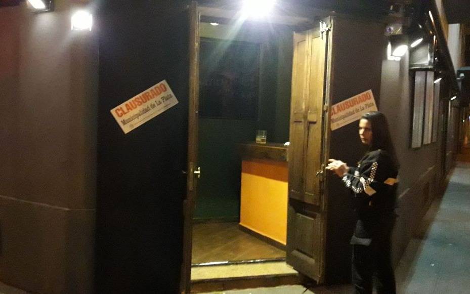 Clausuran tres bares y una fiesta clandestina por venta de alcohol a menores
