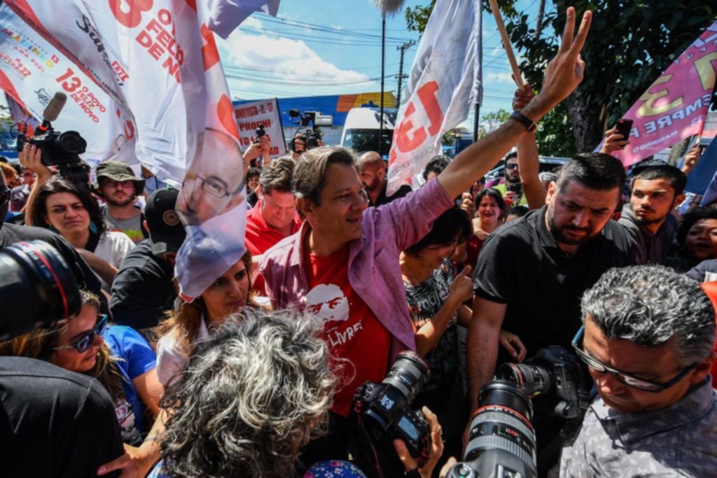 Haddad busca consolidarse como el rival de Bolsonaro en un ballotage