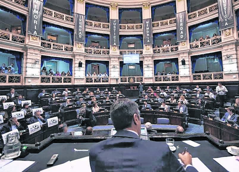 Vidal apunta a la Legislatura y le pide un achique de gastos por $ 2 mil millones