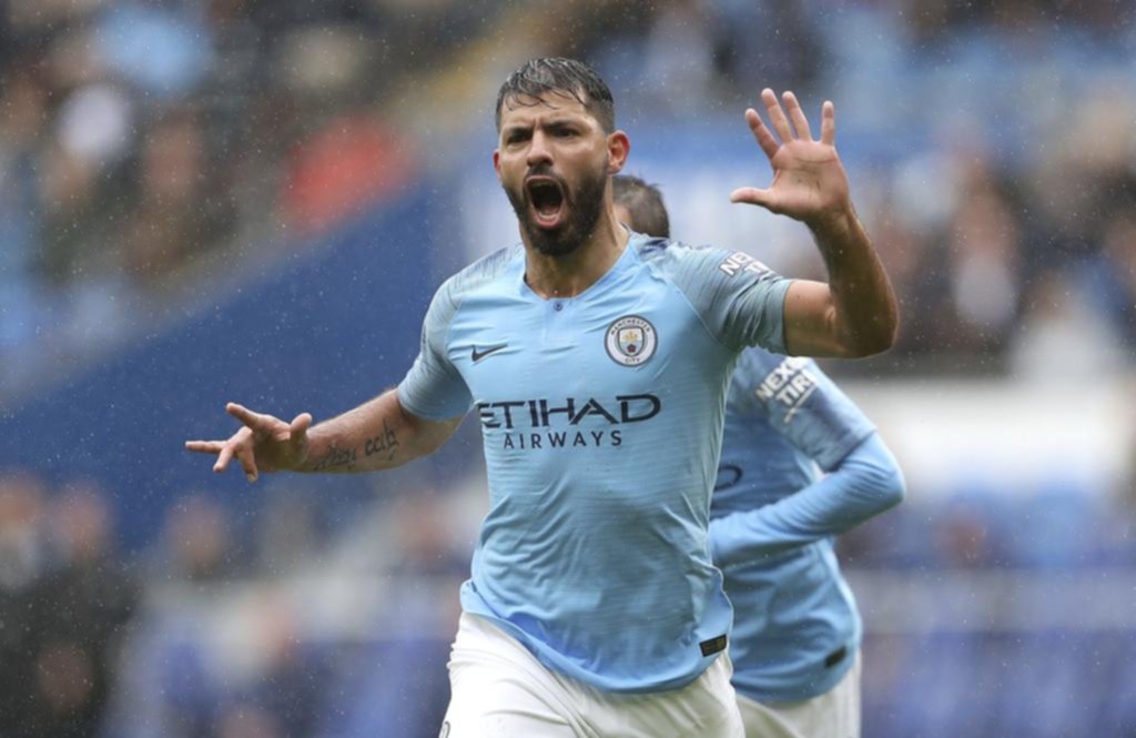 Gol del Kun, que seguirá en el City hasta 2021