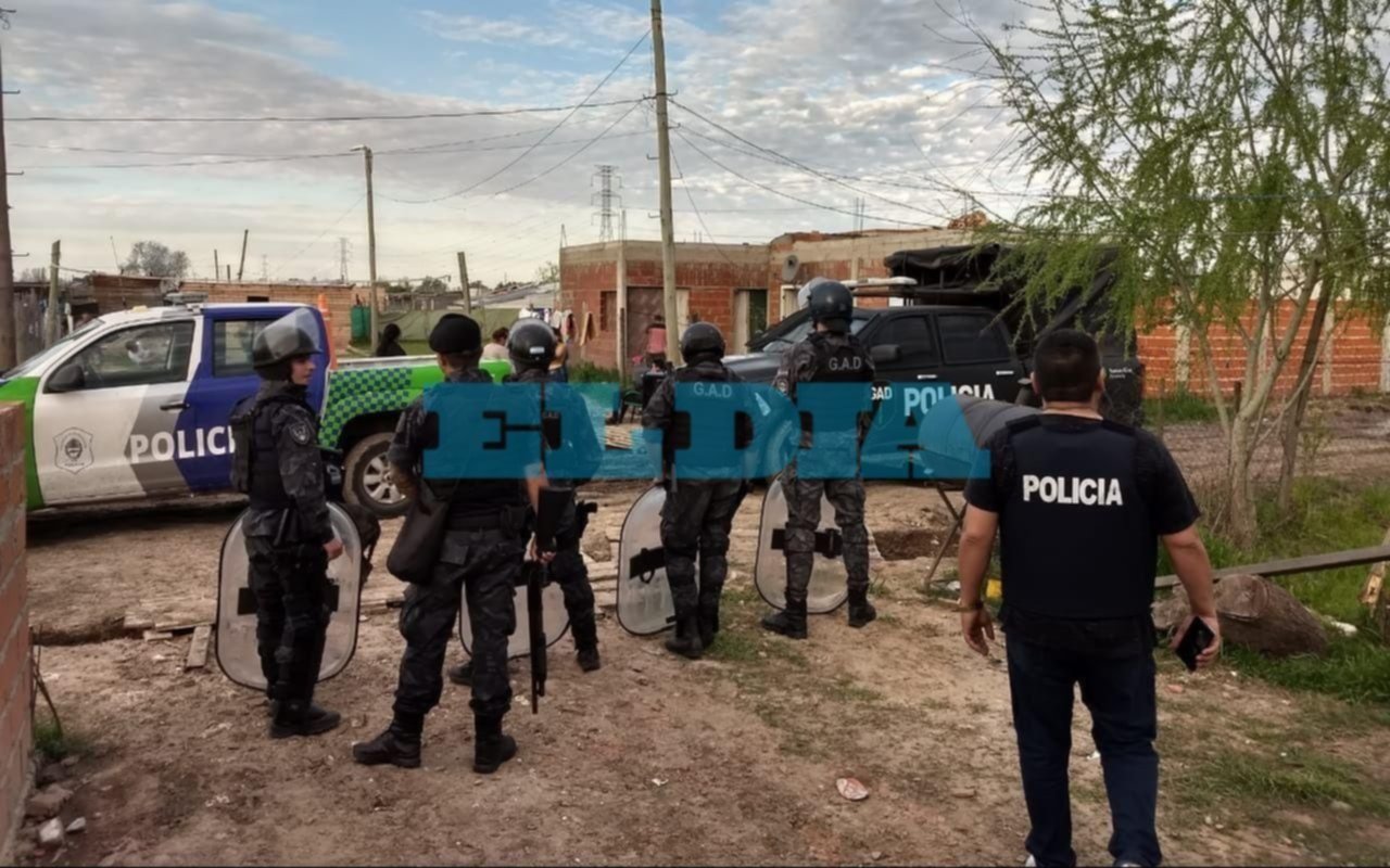 Detienen en Los Hornos a 4 personas acusadas de tenencia y tráfico de droga