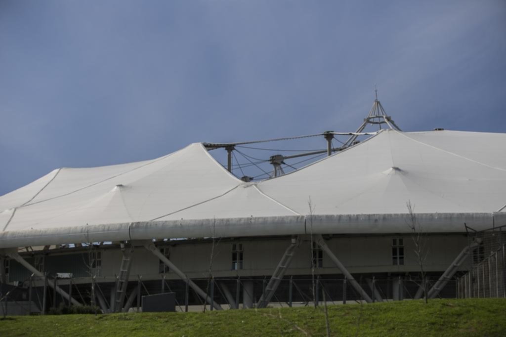 Esperan respuestas sobre el costo y los plazos que tendrá la reparación del techo del Estadio