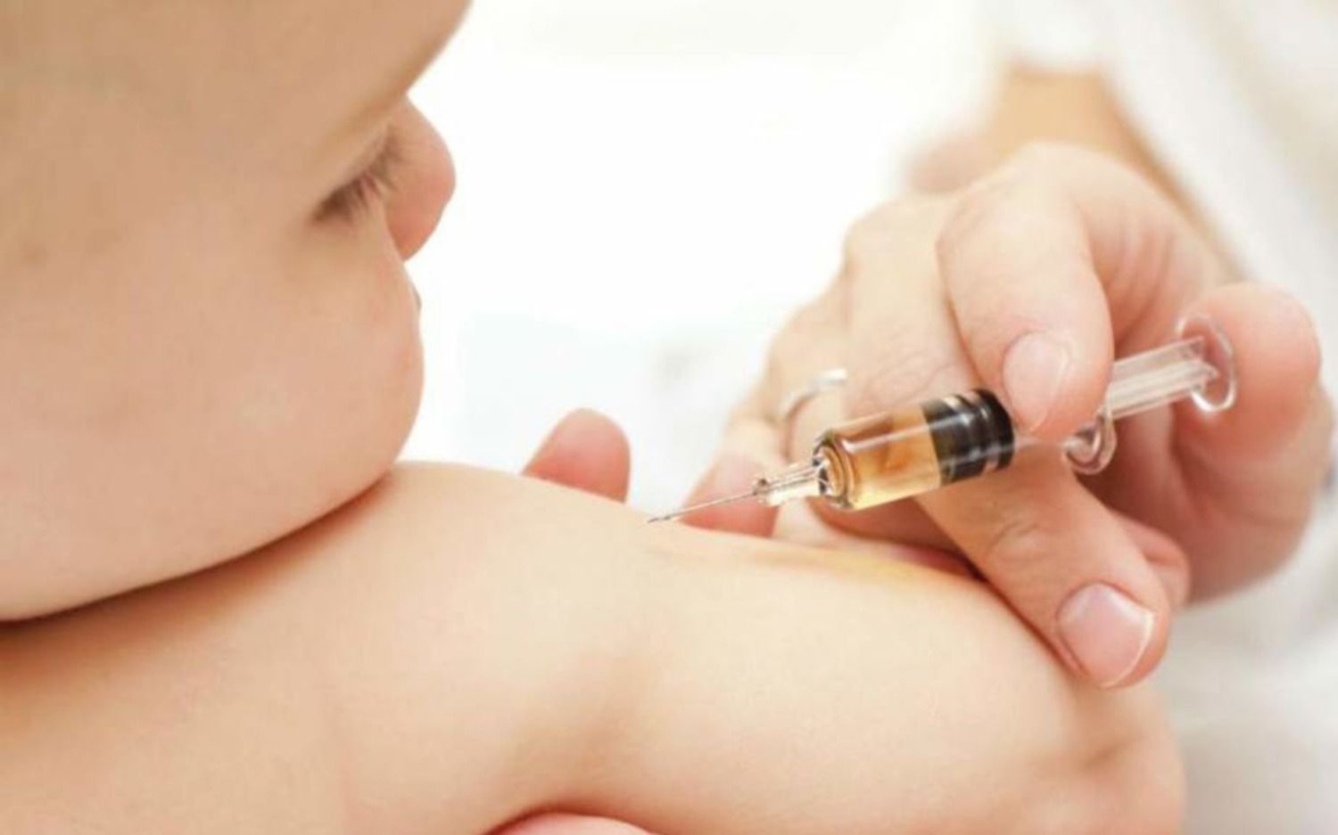 Analizan establecer sanciones para los padres que no vacunen