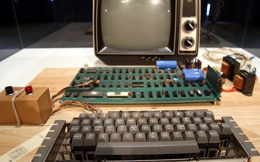 Subastaron una computadora Apple-1, de más de 40 años, en 375.000 dólares