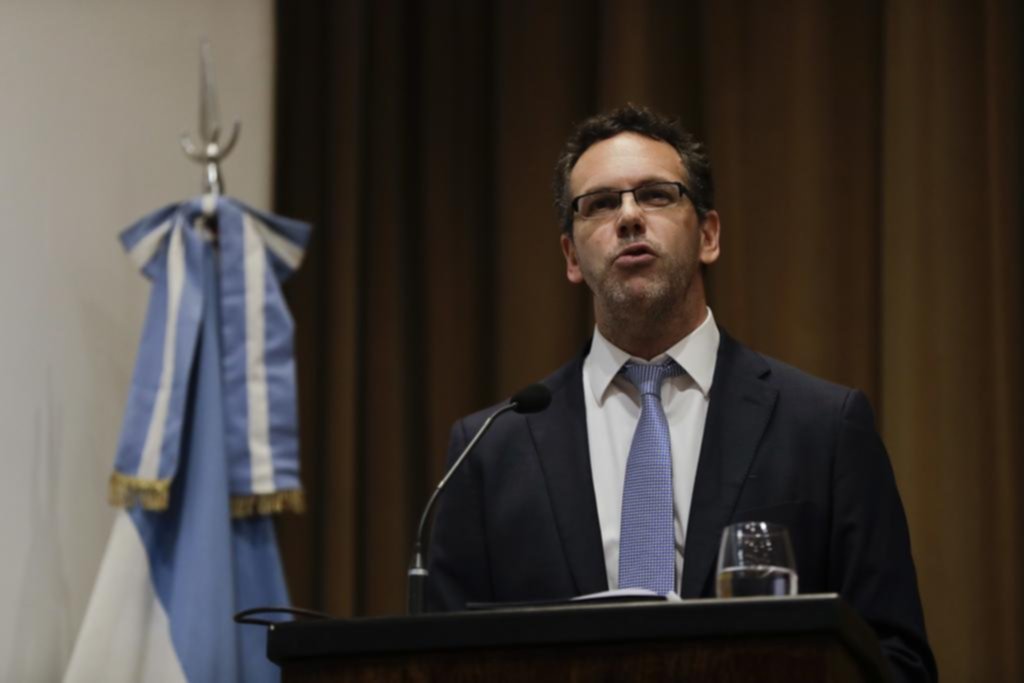 El Central aplicará una banda cambiaria con piso de $34 y techo de $44 por dólar