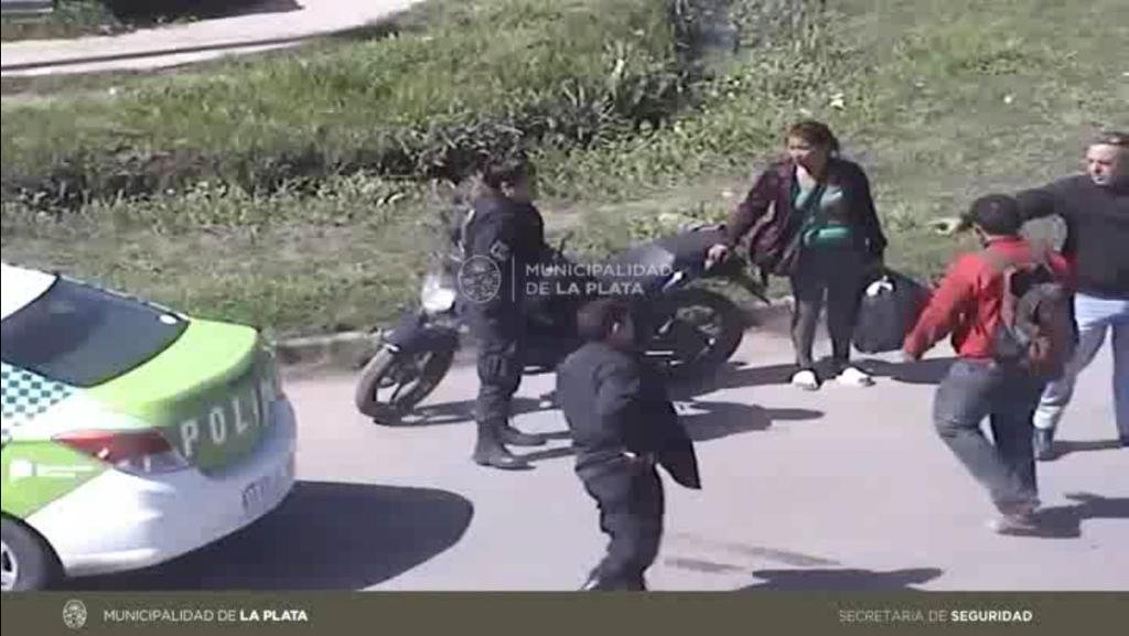 Le pegó a su pareja, pero quedó filmado