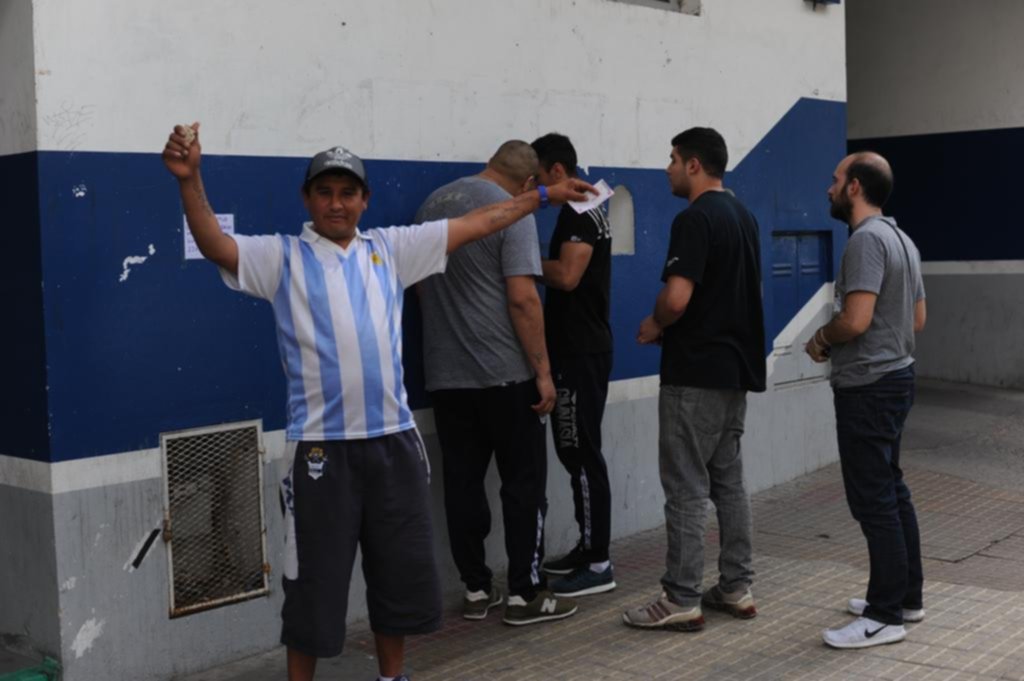 Hubo venta de entradas en la Sede y seguirá en el “Kempes”