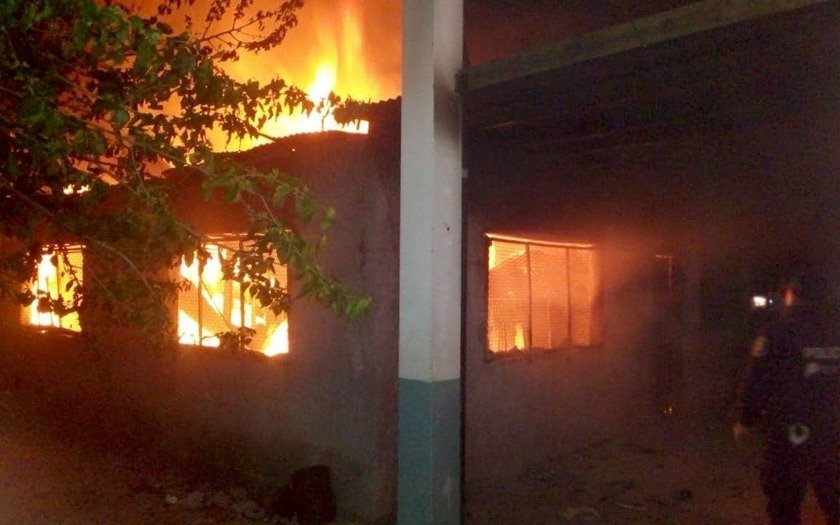 Revuelo en Moreno: se incendió una escuela e investigan si fue intencional