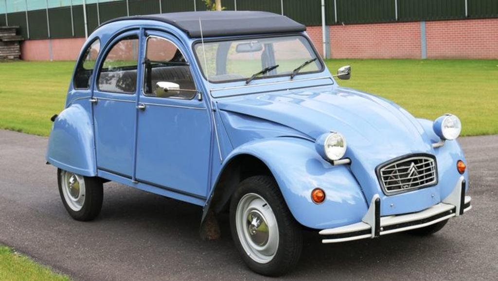 Festejos por los 70 años del Citroën 2CV