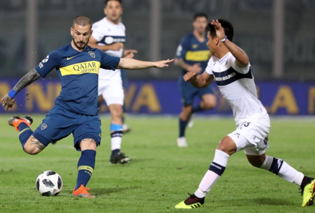 Benedetto jugó apenas 10 minutos y dejó la cancha