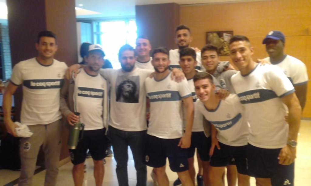Un hincha del Lobo muy especial estuvo con el plantel