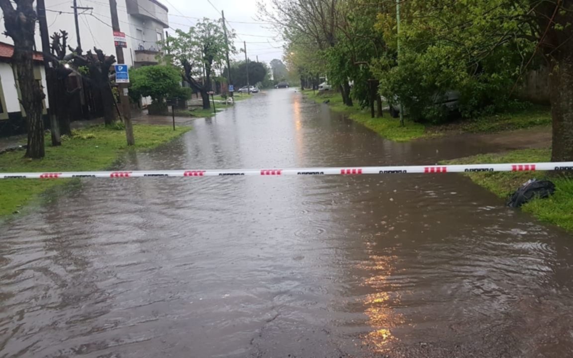 Tolosa: quejas por un desagüe que inunda la zona de 20 y 533
