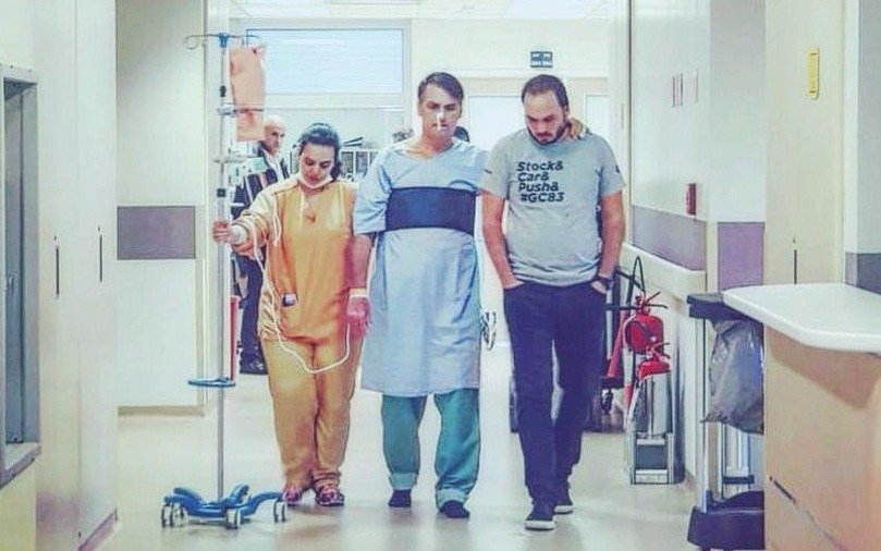 Tras la puñalada, el candidato brasileño Jair Bolsonaro recibió el alta médica