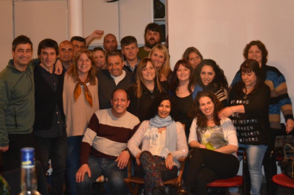 Emotivo reencuentro de ex alumnos