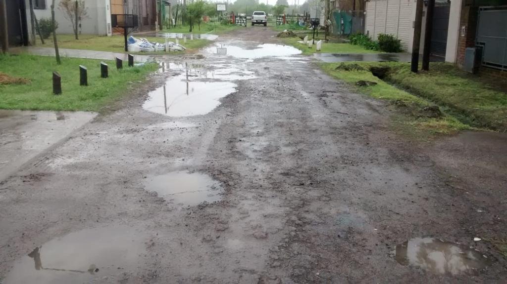 Calles “intransitables” en una cuadra de City Bell
