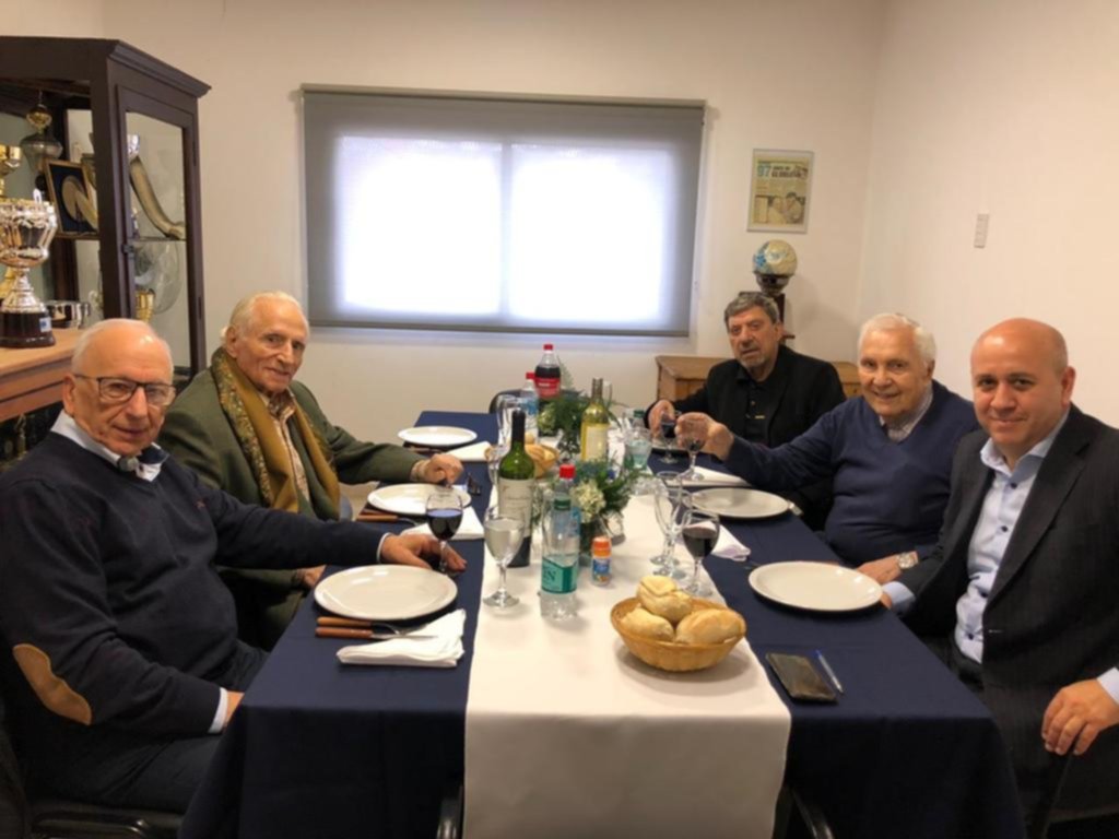 Ex presidentes, preocupados por la grave situación de la entidad, se autoconvocaron