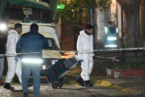 Está detenido por el femicidio de su pareja pero se va a la casa por tener hongos en los pies