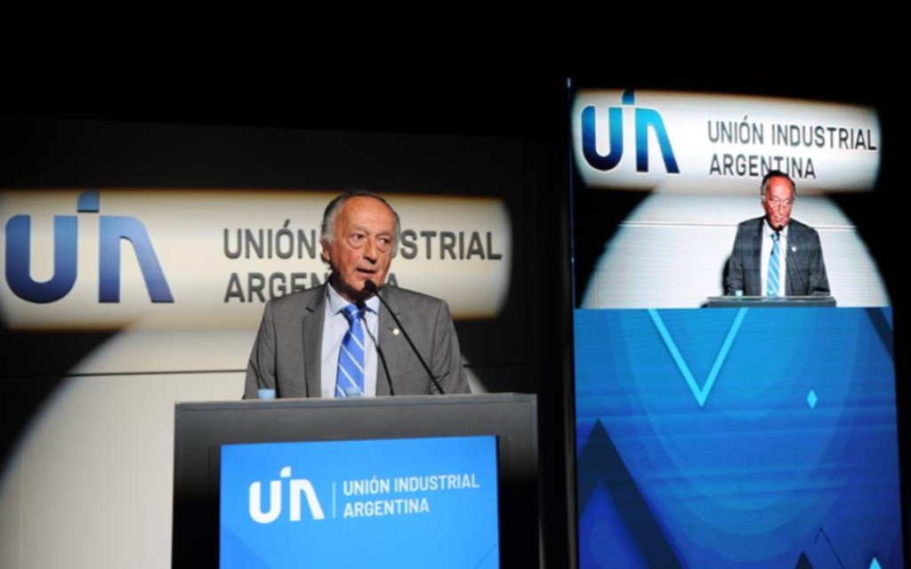 Economistas y empresarios señalaron como "inevitables" las medidas económicas anunciadas
