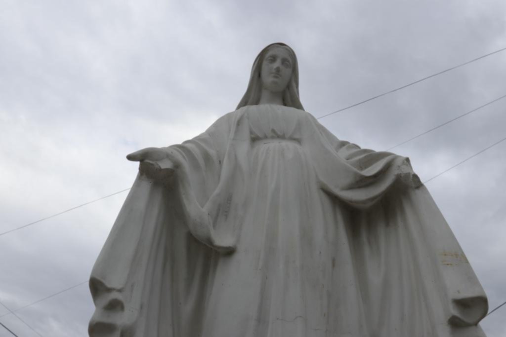 El vandalismo avanza en la Ciudad y ahora “mutilaron” las manos de una virgen en Tolosa