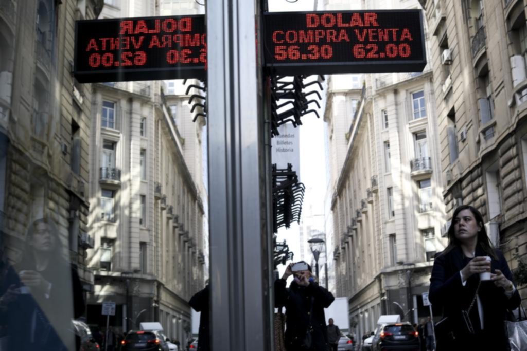 El dólar bajó 5,83% y la Bolsa porteña subió 6,45% después de los anuncios