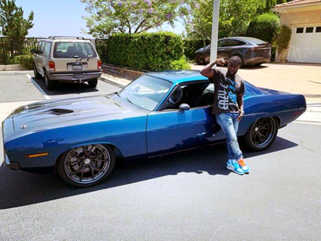 Susto Kevin Hart resultó herido en un accidente automovilístico